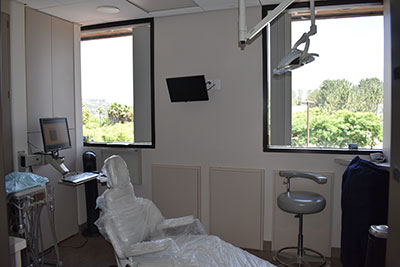 Operatory room at Encinitas Periodontics & Dental Implants 